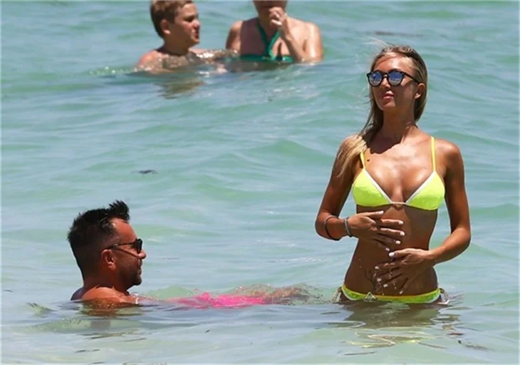 Laura Cremaschi'den bikini şov