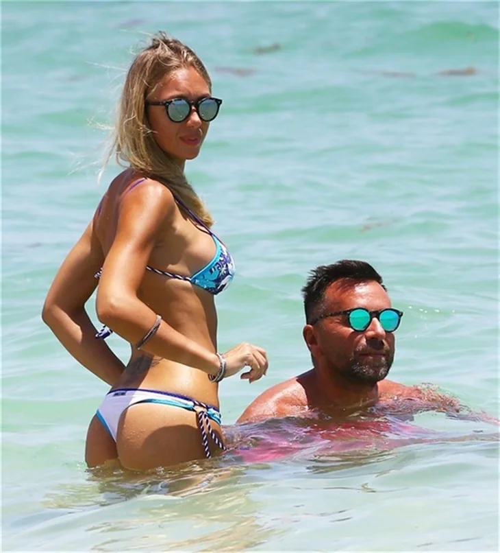 Laura Cremaschi'den bikini şov