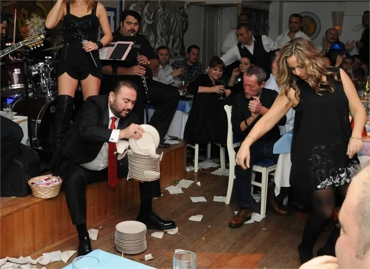 Unutulmaz eğlencenin uğrak mekanı: Zorba Taverna