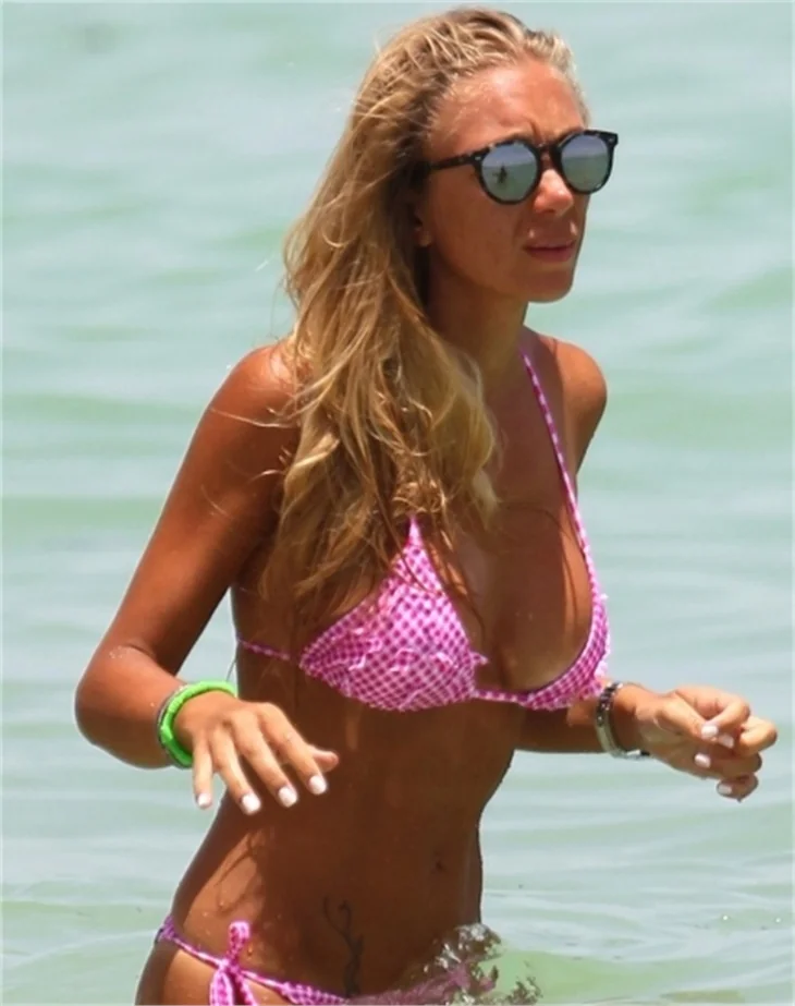 Laura Cremaschi pembe bikinisiyle!