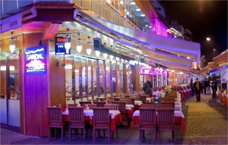 Kumkapı'nın vazgeçilmez mekanı: Sandal Restaurant