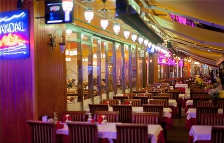 Kumkapı'nın vazgeçilmez mekanı: Sandal Restaurant