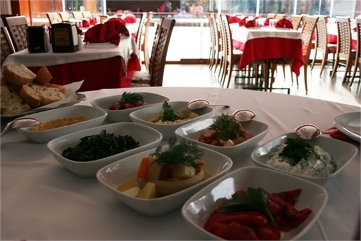 Kumkapı'nın vazgeçilmez mekanı: Sandal Restaurant