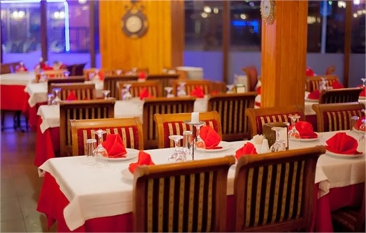 Kumkapı'nın vazgeçilmez mekanı: Sandal Restaurant