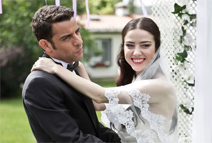"Kiraz Mevsimi"nin Öykü'sü Özge Gürel'i nereden tanıyoruz?