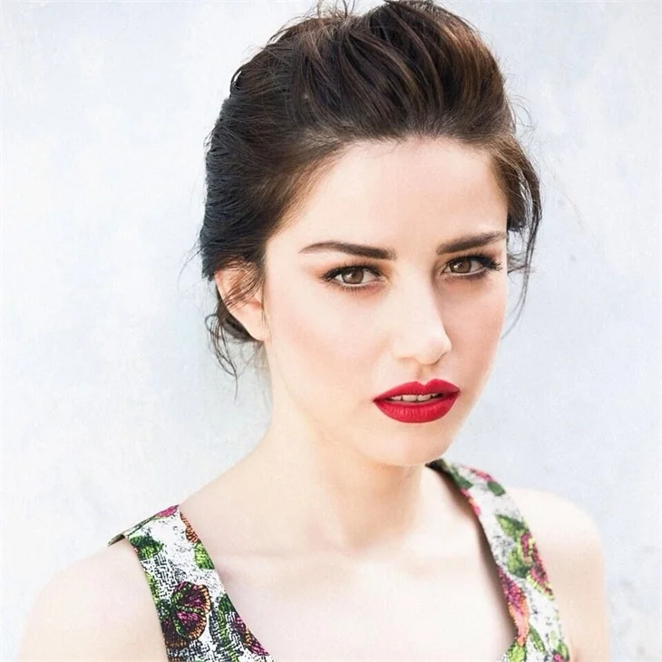 "Kiraz Mevsimi"nin Öykü'sü Özge Gürel'i nereden tanıyoruz?