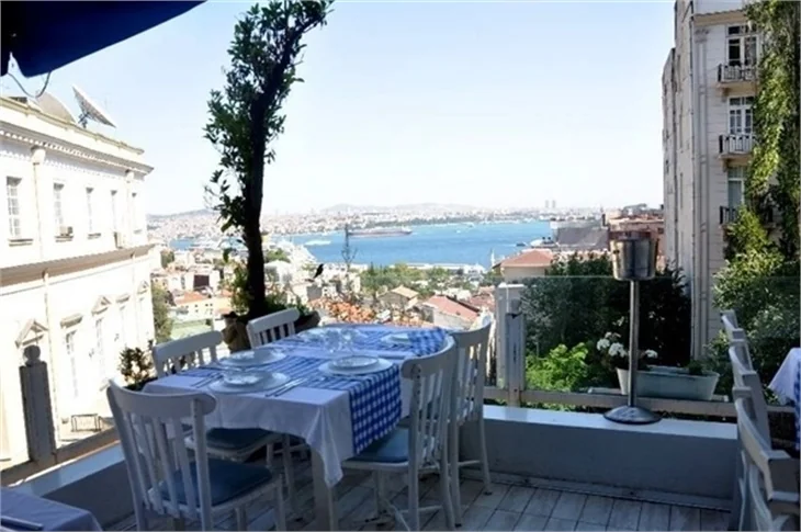 Pera'da bir beyaz meyhane: Eleos