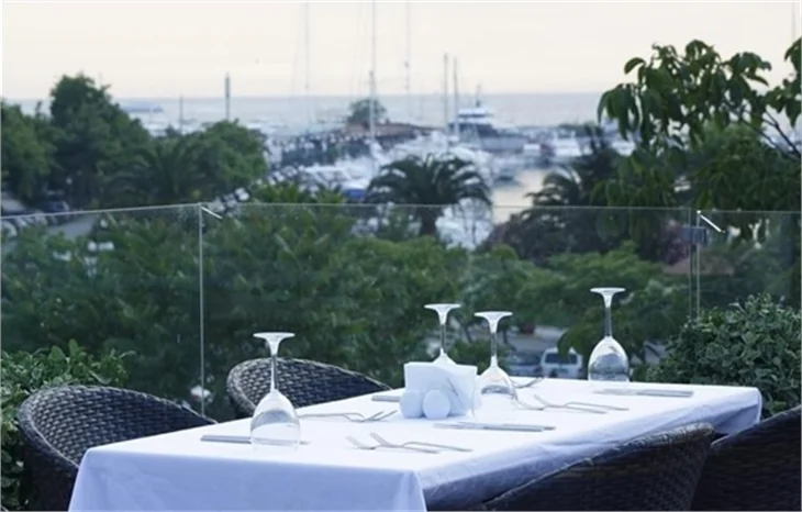 Kalamış'ta bir doğa harikası: Kalamış Posh Brasserie