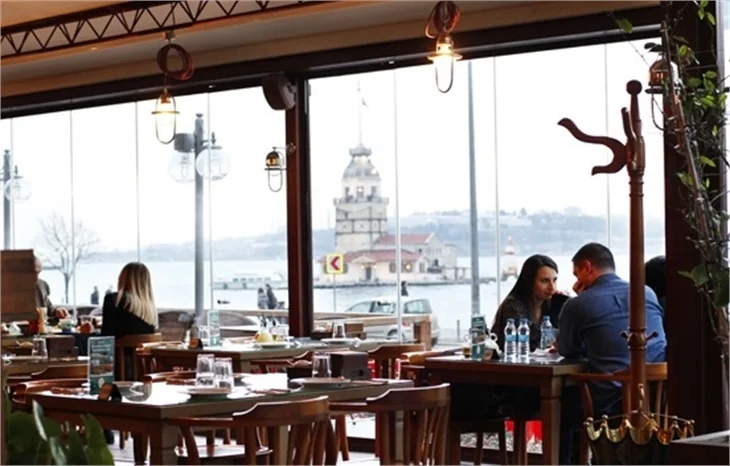 Kız Kulesi manzarası eşliğinde köfte keyfi Filizler'de!