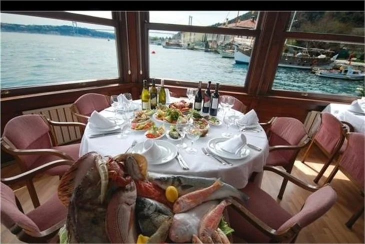 Kaptan köşkünde yemek!