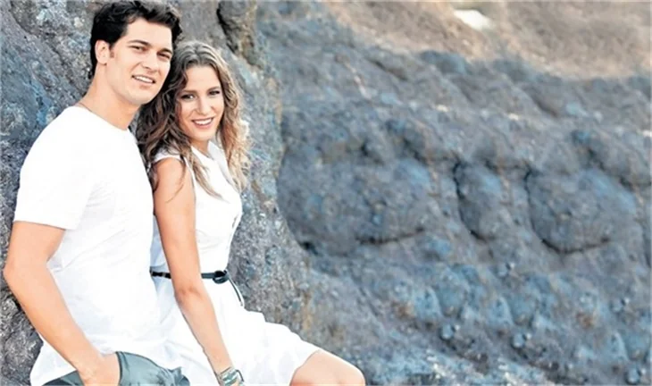 Medcezir'in Ayşe'si bikinili yakalandı!