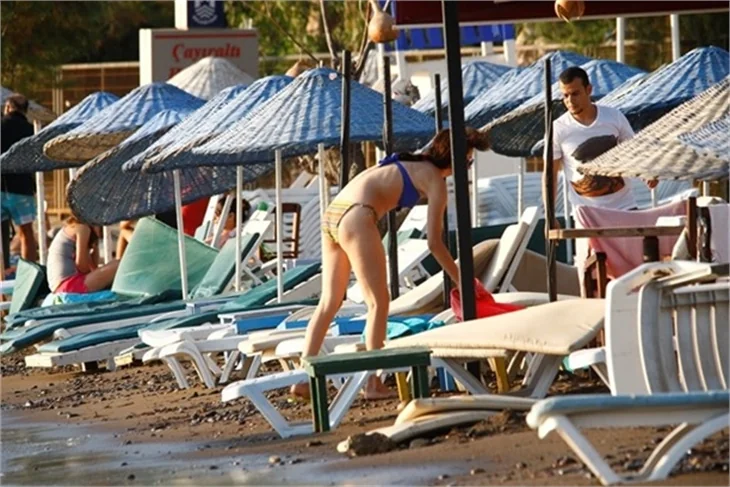 Medcezir'in Ayşe'si bikinili yakalandı!