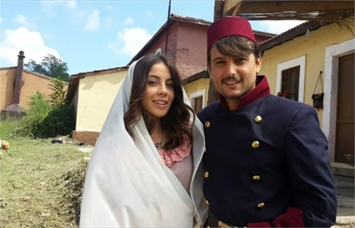 Melis Tüzüngüç ve Fırat Çöloğlu birlikte başrolde