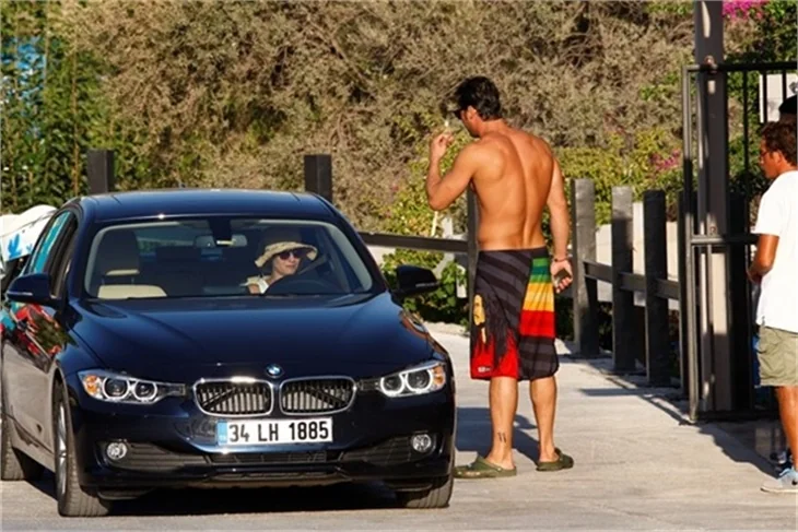 Sarp Levendoğlu ve Birce Akalay ikinci balayında!