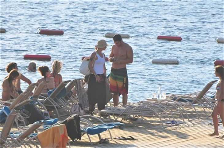 Sarp Levendoğlu ve Birce Akalay ikinci balayında!