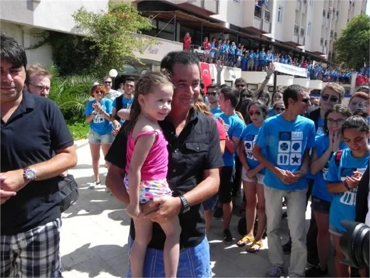 Acun Ilıcalı'dan gençlere sertifika!