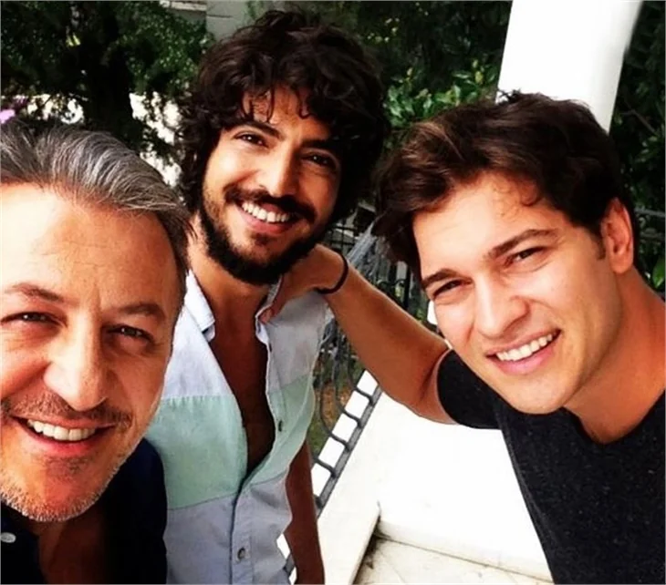 Çağatay Ulusoy ve Serenay Sarıkaya yan yana gelmiyor!