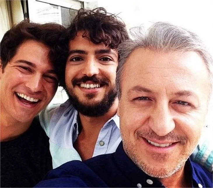 Çağatay Ulusoy ve Serenay Sarıkaya yan yana gelmiyor!