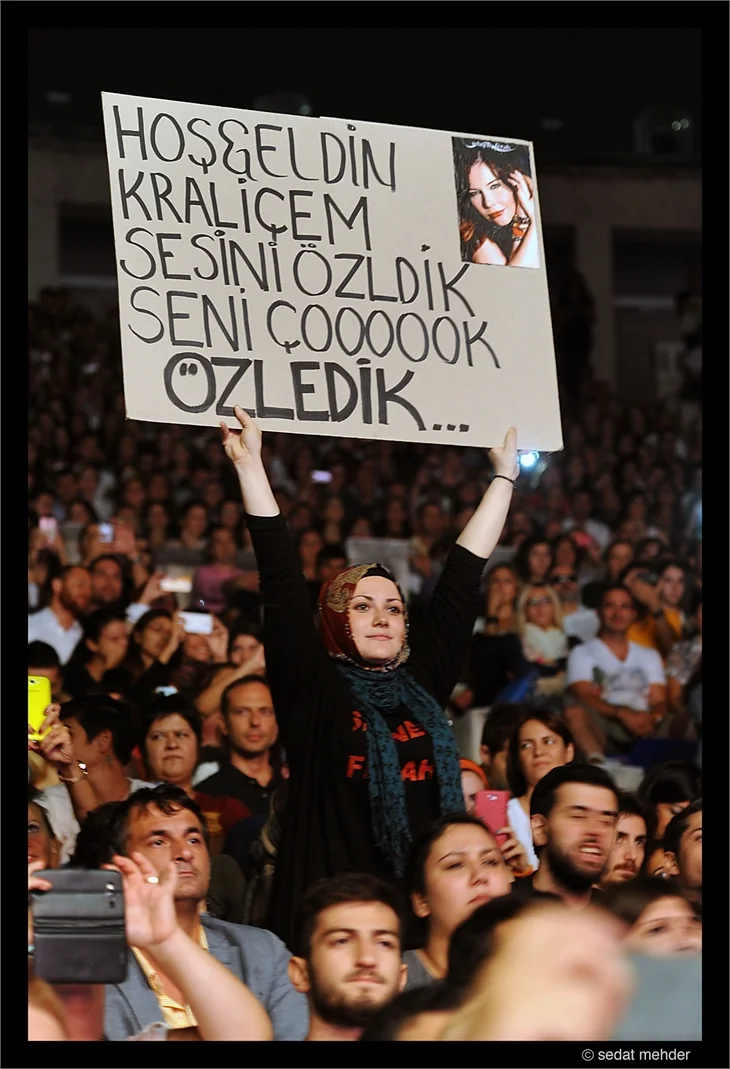 Şebnem Ferah, Harbiye Cemil Topuzlu Açıkhava Sahnesi'ndeydi