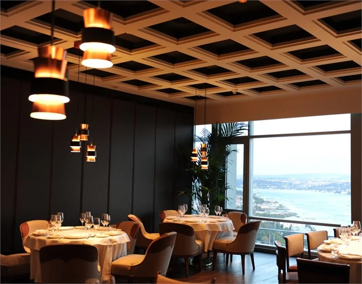 Panoramik manzara ve zerafetin dansı; Raika