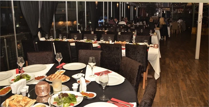 Şehrin merkezinde eğlencenin adresi; Veranda 19