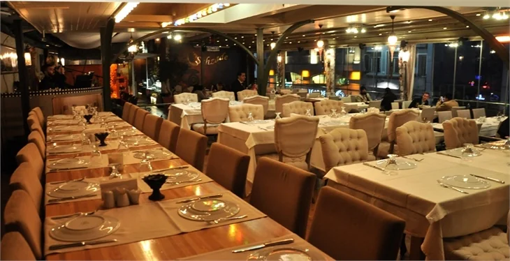Şehrin merkezinde eğlencenin adresi; Veranda 19
