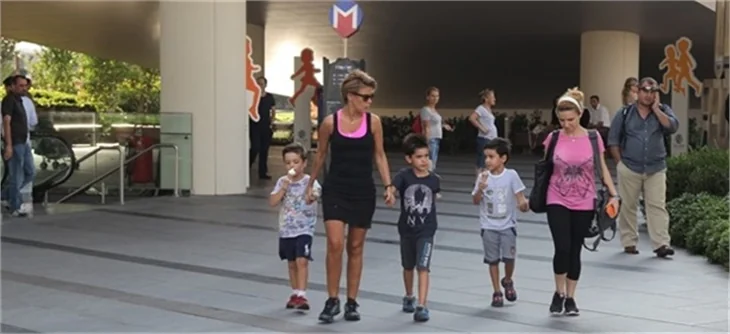 Gülben Ergen'in neşeli günü!