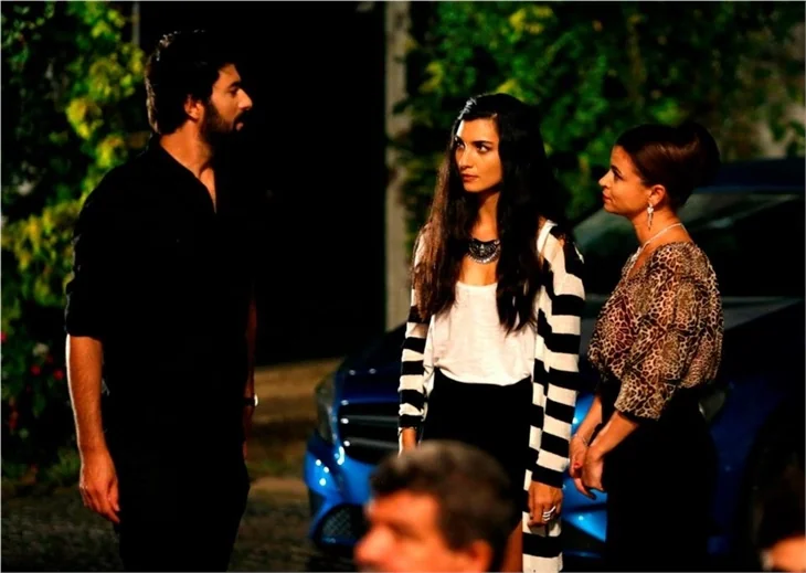 Kara Para Aşk'ta Ömer Elif'e yardım elini uzattı!