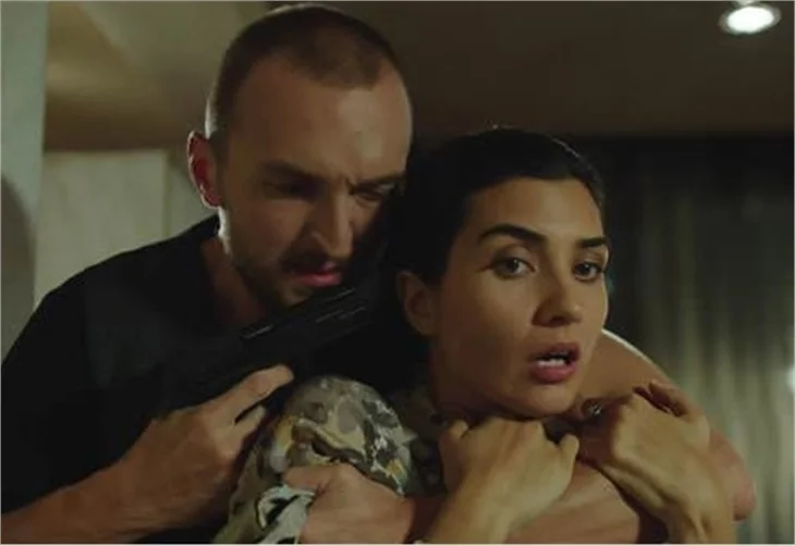 Kara Para Aşk'ta Ömer Elif'e yardım elini uzattı!