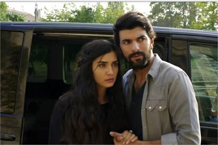 Kara Para Aşk'ta Ömer Elif'e yardım elini uzattı!