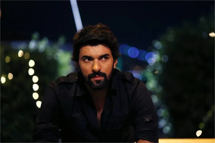 Kara Para Aşk'ta Ömer Elif'e yardım elini uzattı!