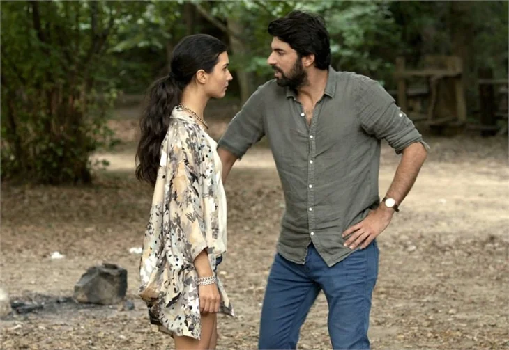 Kara Para Aşk'ta Ömer Elif'e yardım elini uzattı!