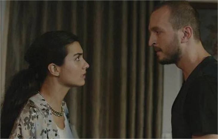 Kara Para Aşk'ta Ömer Elif'e yardım elini uzattı!