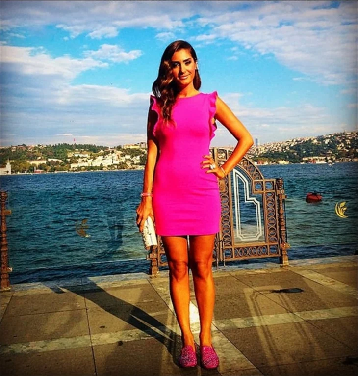 Naz Çekem: Ahmet Kural seviyorum deyip parmağımı kırdı
