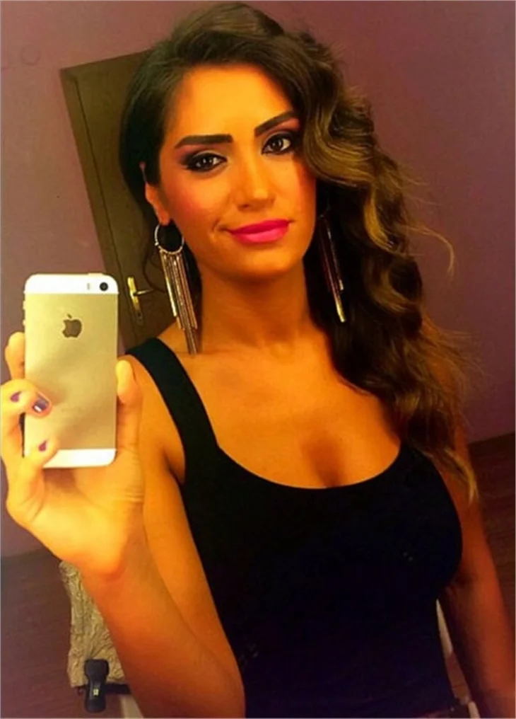 Naz Çekem: Ahmet Kural seviyorum deyip parmağımı kırdı