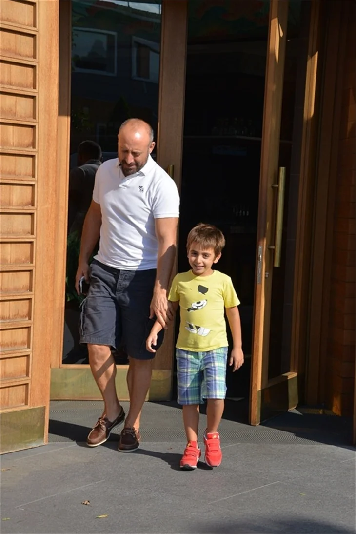 Ali, Halit Ergenç'in kopyası!