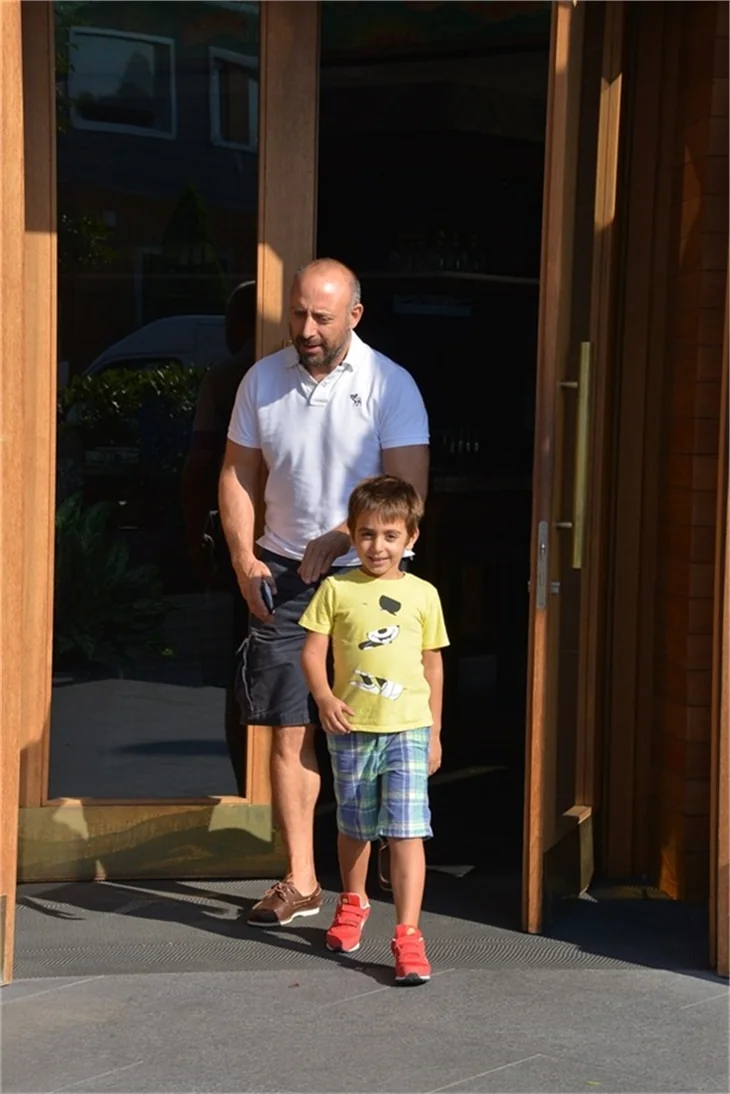 Ali, Halit Ergenç'in kopyası!