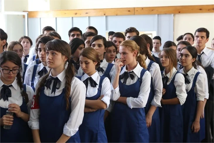 Farah Zeynep Abdullah liseli oldu!