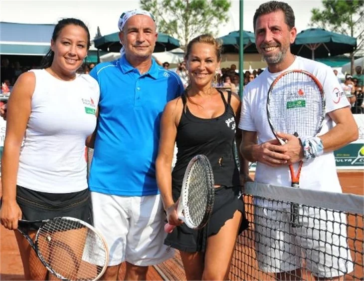 Hülya Avşar'ın tenis kıyafeti