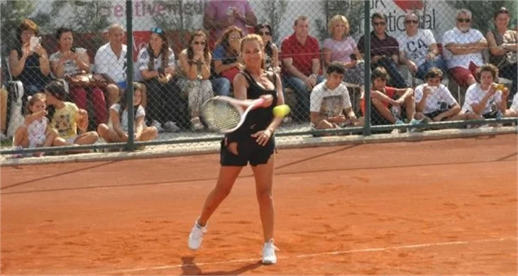 Hülya Avşar'ın tenis kıyafeti
