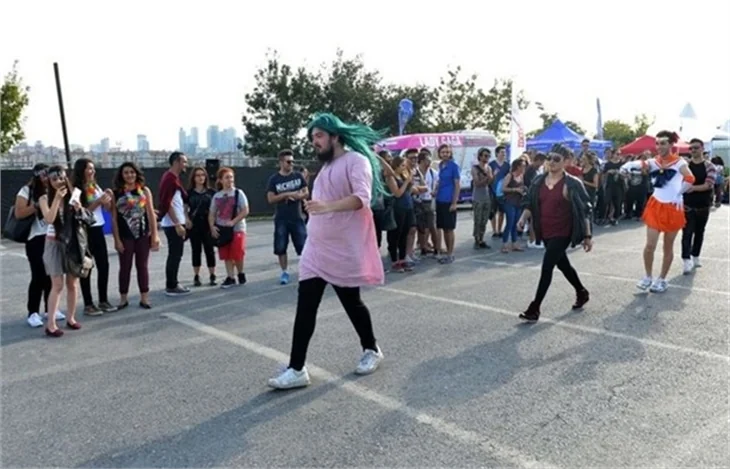 Hayranları Lady Gaga'ya akın ediyor!