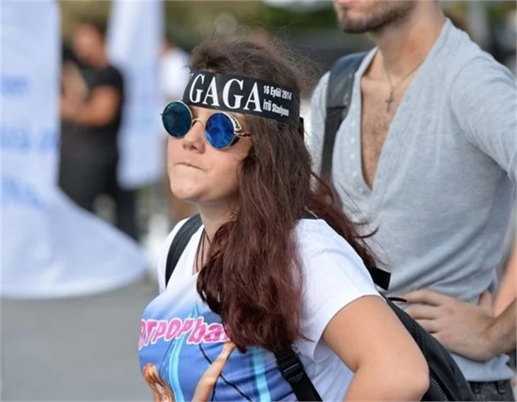 Hayranları Lady Gaga'ya akın ediyor!