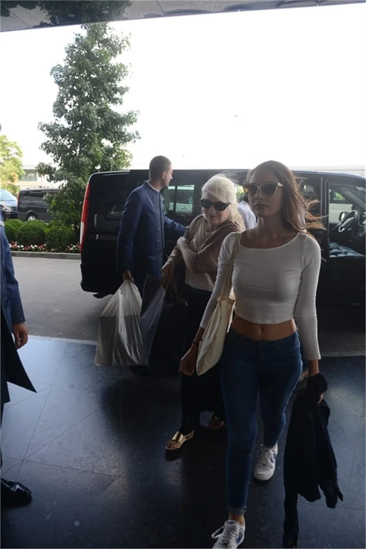 Sultana Lady Gaga'ya sevgi seli!