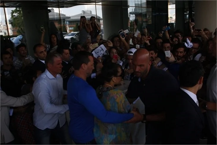 Sultana Lady Gaga'ya sevgi seli!