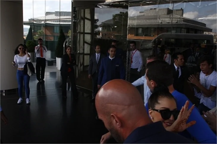 Sultana Lady Gaga'ya sevgi seli!