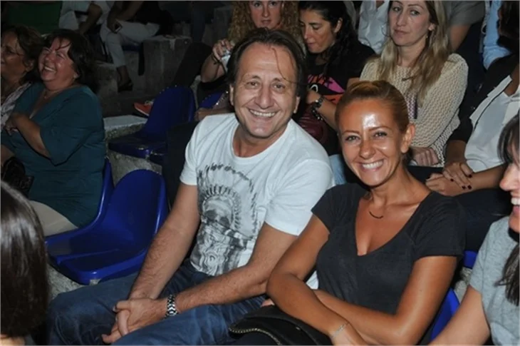 Tarkan 10 dakika kesintisiz göbek attı!