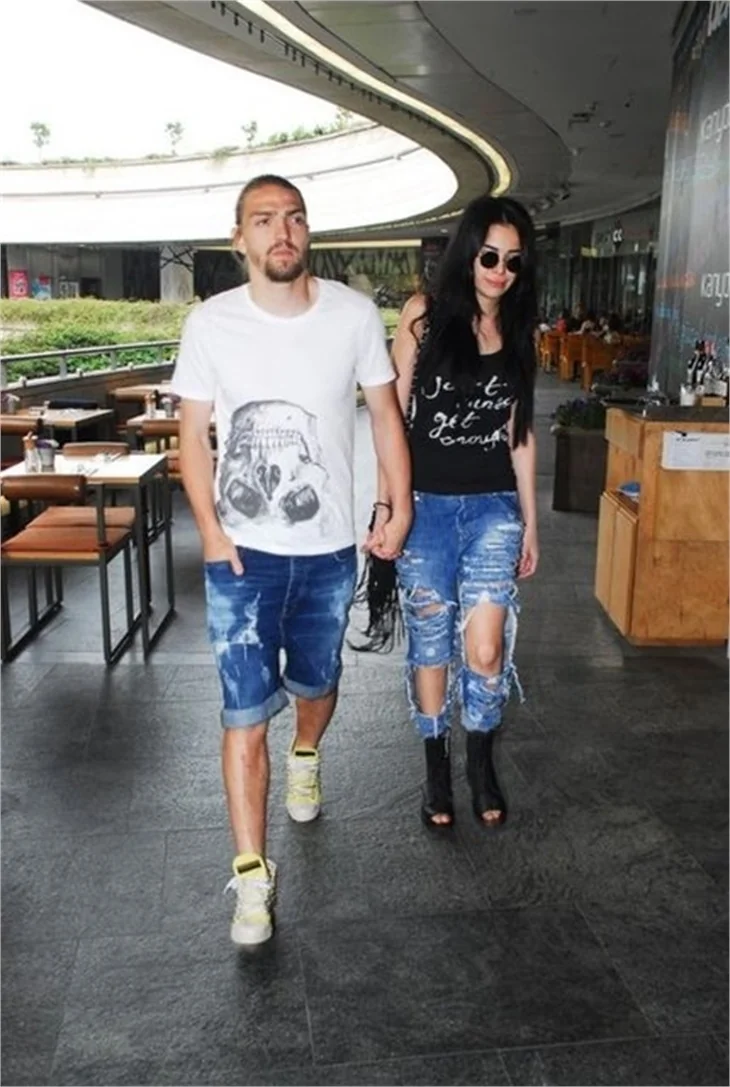 Caner Erkin başladı, Asena Erkin bıraktı!
