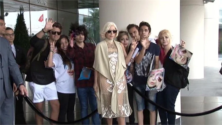 Lady Gaga 'Açık açık' gitti!