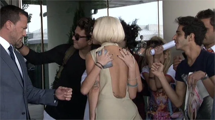 Lady Gaga 'Açık açık' gitti!