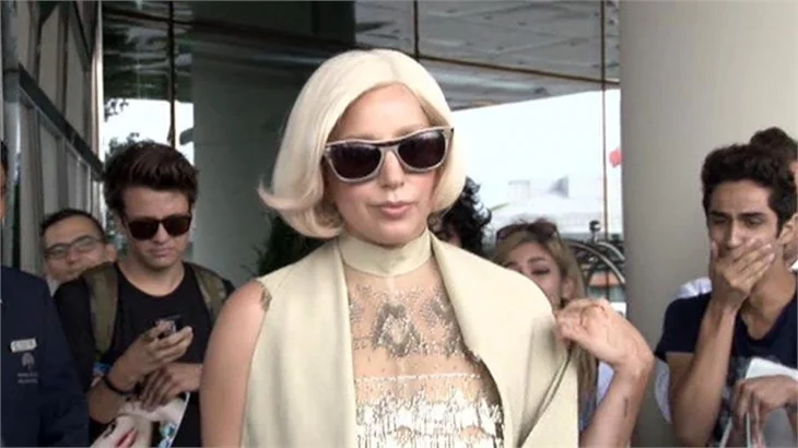 Lady Gaga 'Açık açık' gitti!